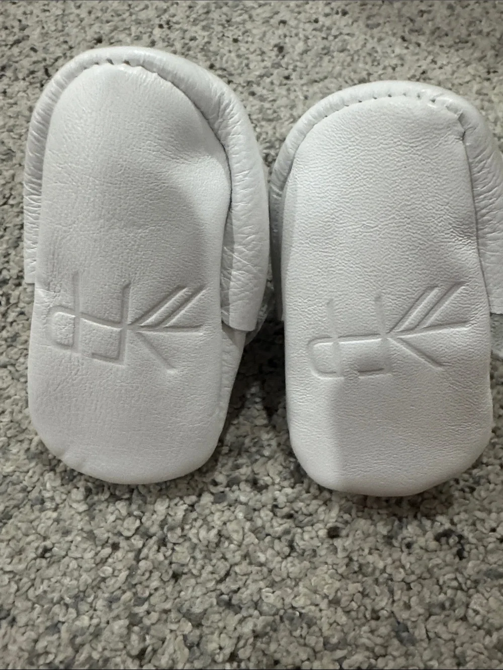 Freshly Picked White Leather Bow Baby Moccasins